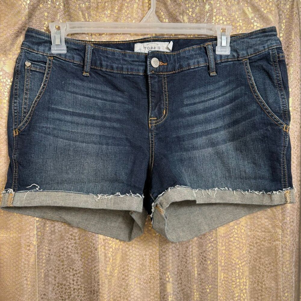Torrid Dark Wash Rolled Hem Summer Stretchy Shorts Size‎ 16